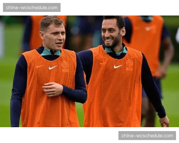 国米训练课：恰尔汗奥卢单独进行恢复性训练，出战成疑